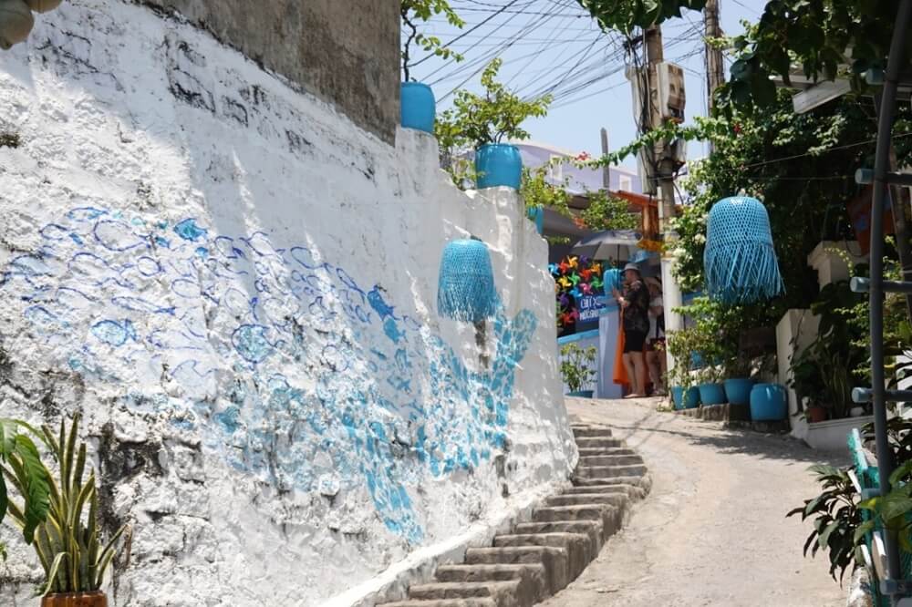 Con đường bích họa - làng chài Nhơn Lý